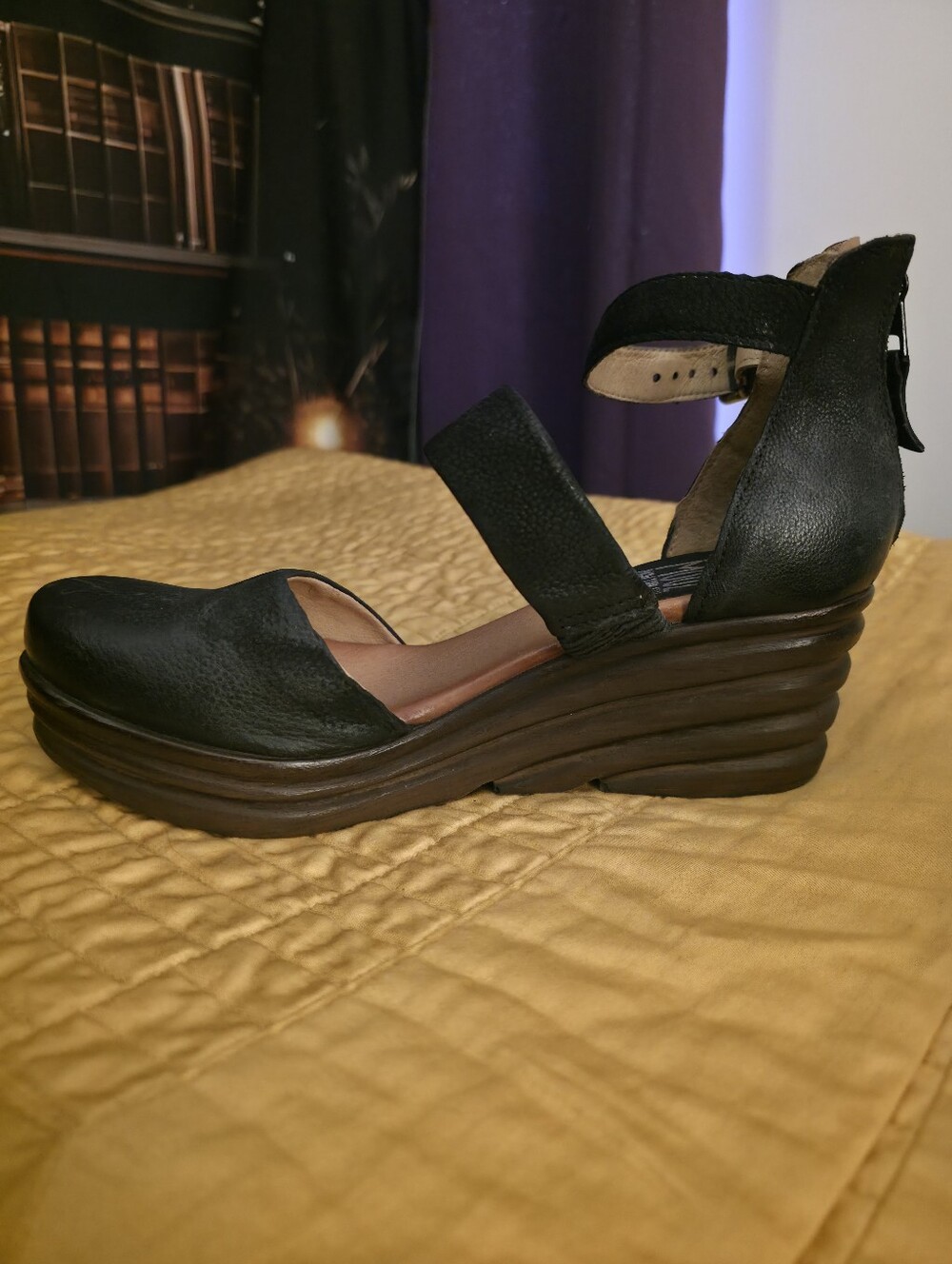 Miz Mooz Black Leather Double-Strap Heels Size 8.5 - Picture 3 of 10